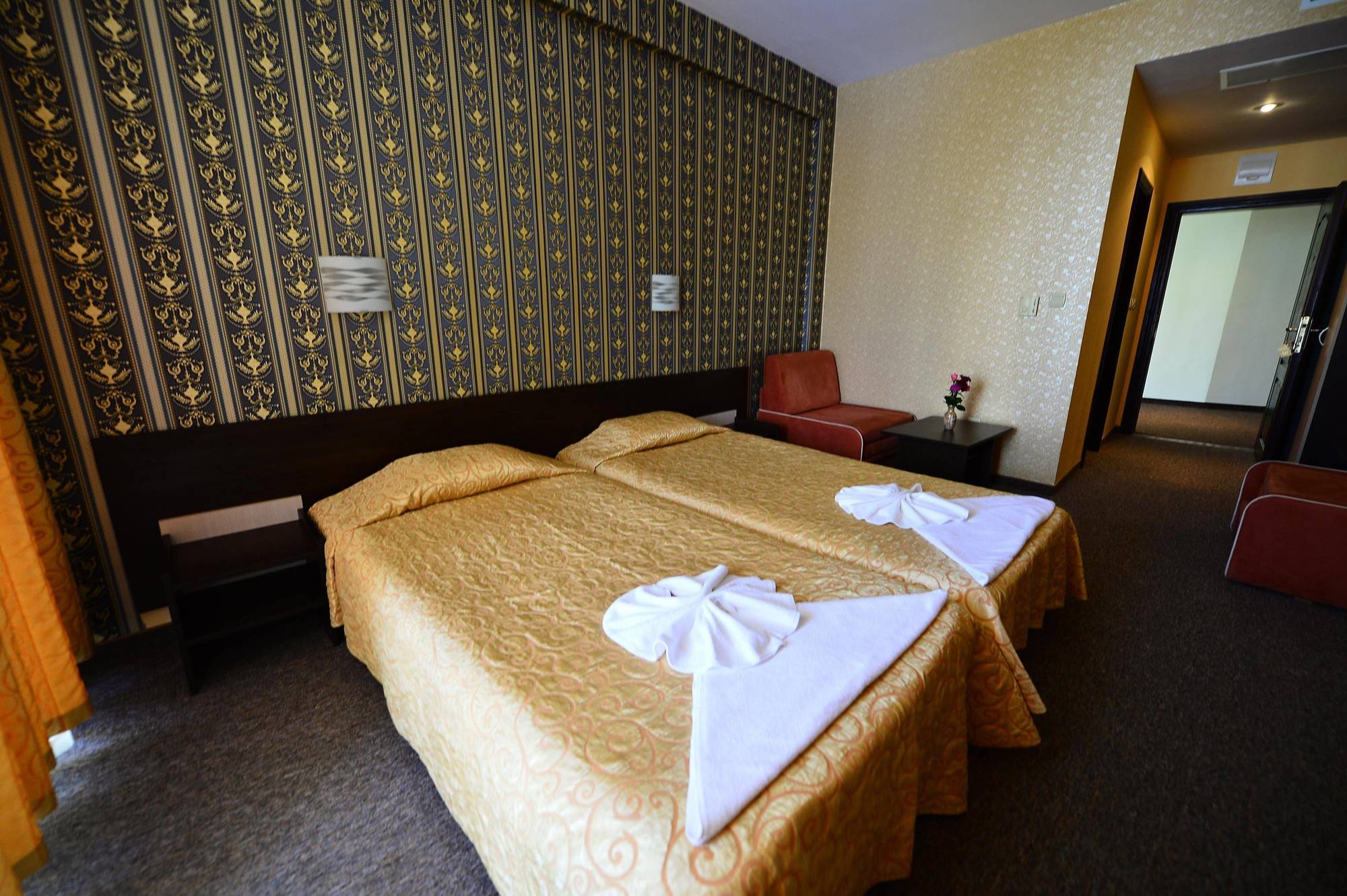 ยาวอร์ พาเลซ Hotel ซันนีบีช ภายนอก รูปภาพ